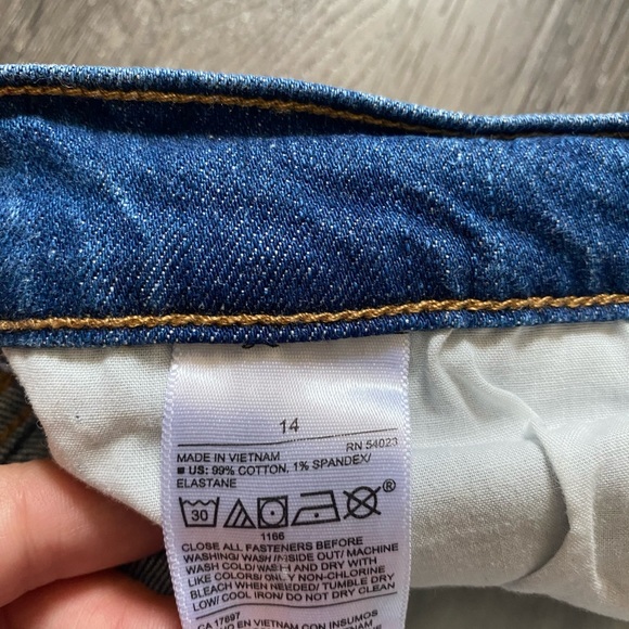 NWOT -Old Navy Boyfriend Jean Short - Picture 8 of 10